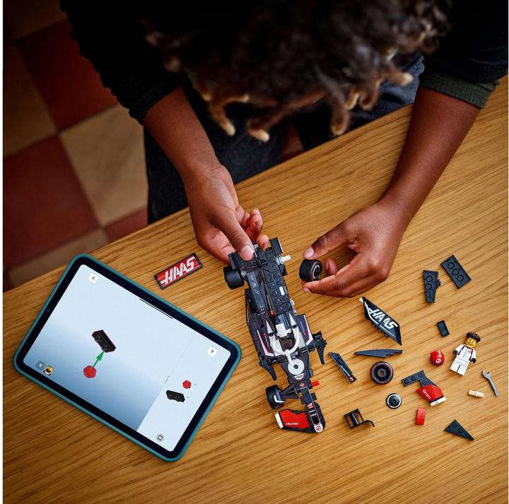 Image du produit LEGO MoneyGram Haas F1Team VF-24 Rennauto (77250, LEGO Speed Champions)