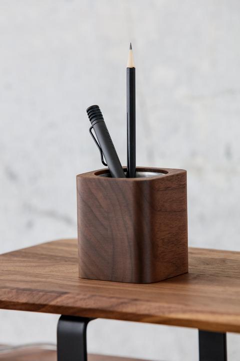 Produktbild Oakywood Cubic Pot Würfeliger Holzbehälter - für Stifte oder eine Blume - Walnuss -
