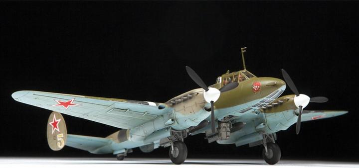 Actual product image 1:72 PetlyakovPe-2 Soviet fighter/bomber
