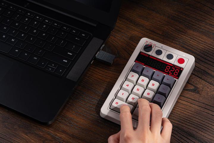 Produktbild 8bitdo Retro 18 Mechanical Numpad (N Edition) - Numpad (Eng. Int., Kabellos)
