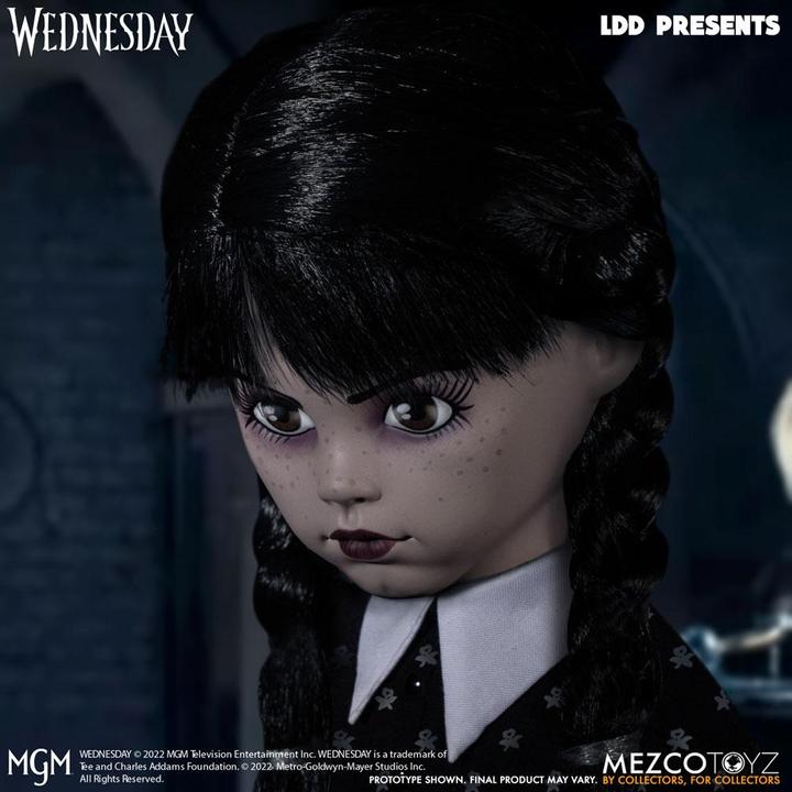 Actual product image Mezco Toys AF Netflix - Wednesday : Wednesday Addams (Mercoledi) 25cm