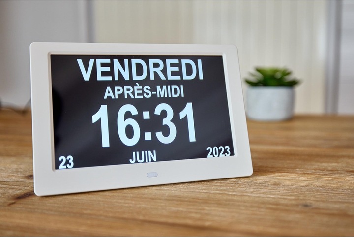 Ally Clock 2023 - Uhr mit Wochentagen, Datum und Uhrzeit