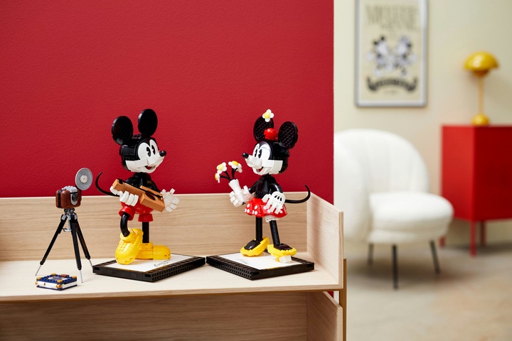 Actual product image LEGO Mickey Mouse and Minnie Mouse (43179, LEGO Disney, LEGO Rare Sets)