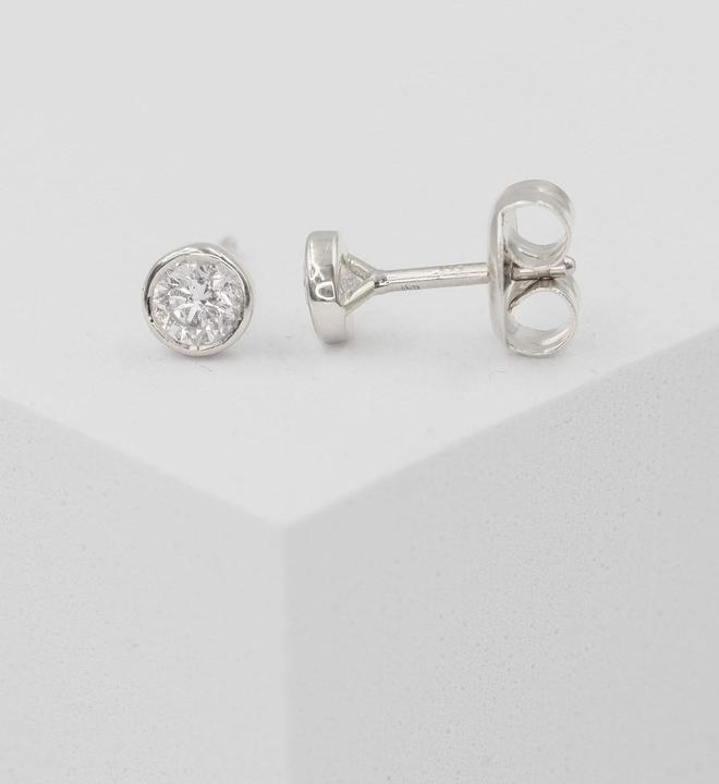 Actual product image Muau Stud earrings frame setting (White gold 750)