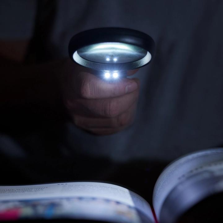 Produktbild Westmark Lupe mit Leselampe