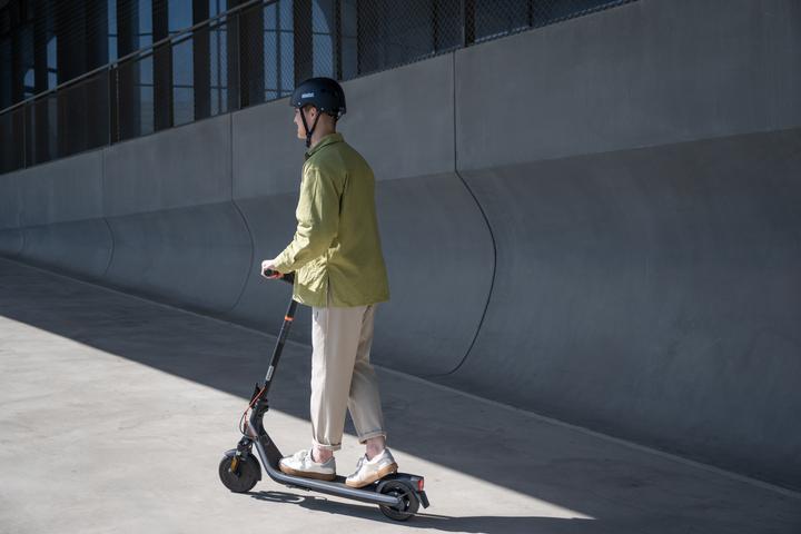 Produktbild Segway-Ninebot E2 plus II (25 km/h, 25 km, 500 W)