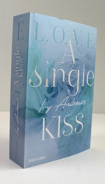 Actual product image A single kiss (German, Ivy Andrews, 2020)