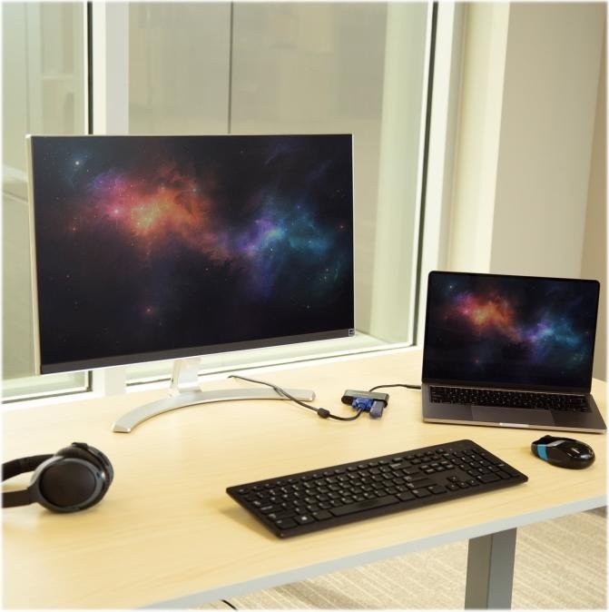 Produktbild StarTech USB-C to VGA Multifunction Adapter (USB-C, 1 Ports)