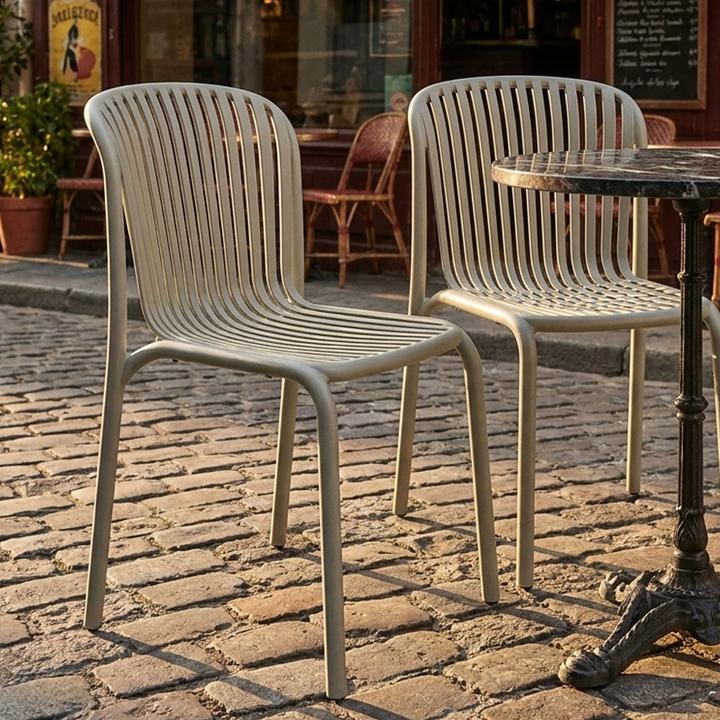 Produktbild Ferne 2er-Set Stapelbarer Gartenstuhl in Beige, moderner Kunststoffstuhl in Bauhaus-Optik