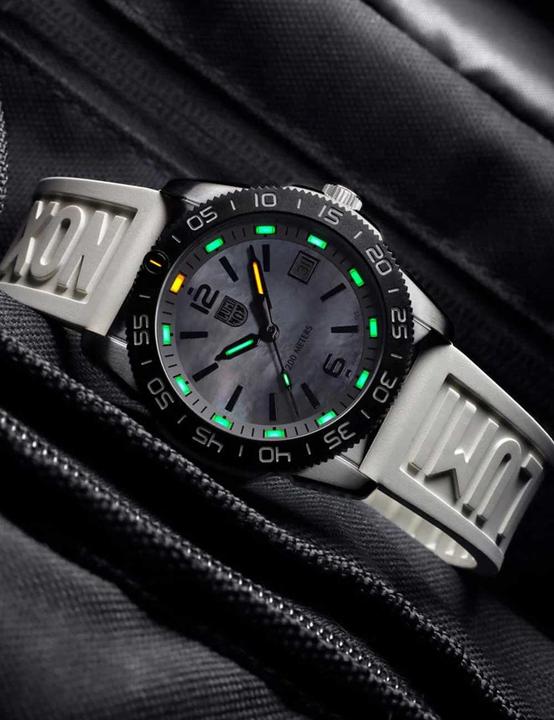 Produktbild Luminox XS.3128M.SET Pacific Diver Unisex Set 39mm 20ATM (Taucheruhr, Swiss Made)