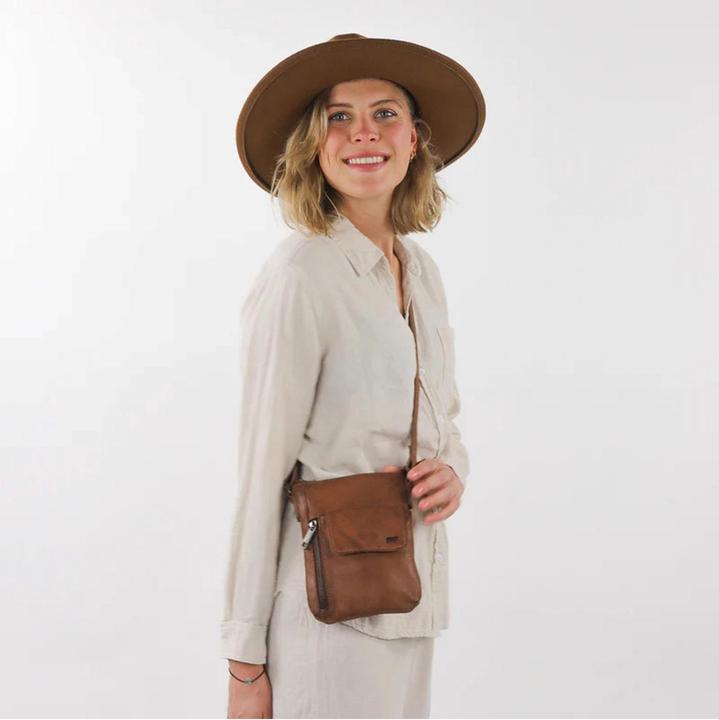 Actual product image Bear Design Davide Leren Schoudertasje - Feather