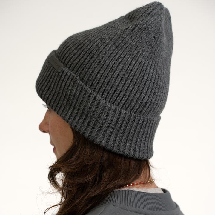 Actual product image Expatrié Luna knitted hat (One size)