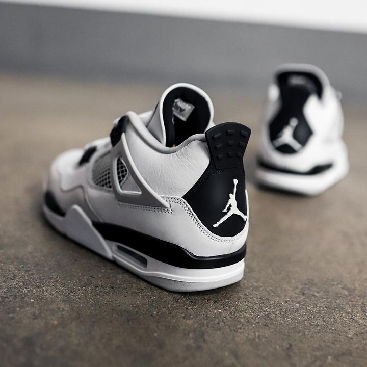 Image du produit Nike Air Jordan 4 (46)