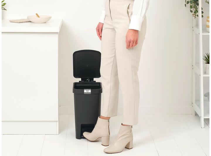 Actual product image Brabantia StepUp Bin (16 l)