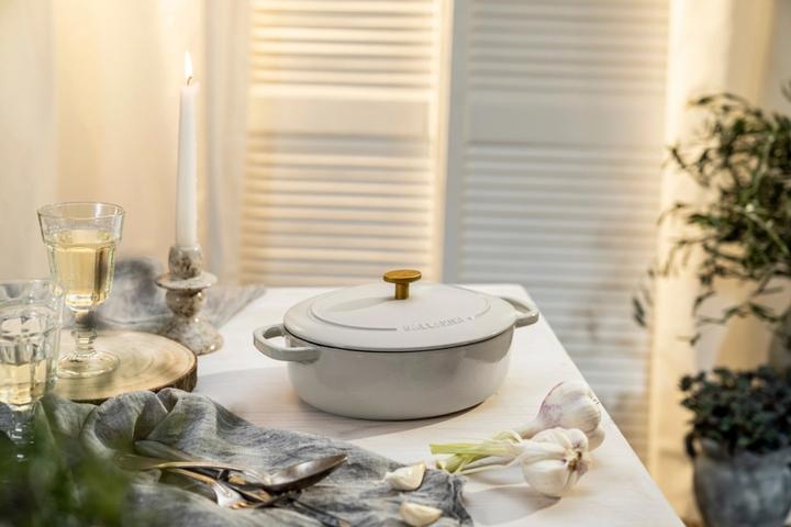Actual product image Ballarini Cocotte BELLAMONTE 29 cm oval 4.5 litre cast iron roaster white (29 cm, Casserole + Stewpot, Cast iron)