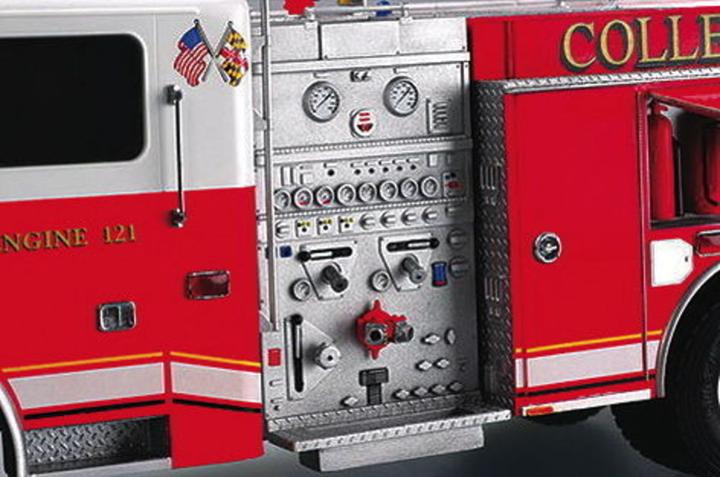 Actual product image Trumpeter American LaFrance Eagle Fire Pumper 2002