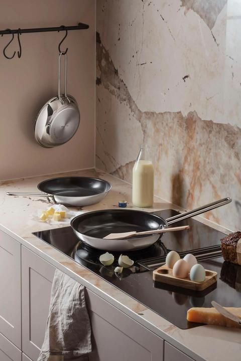 Produktbild Eva Solo Eva Trio Recycled Stainless Steel stegepande med keramisk Slip-Let® belaegning Ø28cm (Bratpfanne, Edelstahl, 28 x 10 cm)