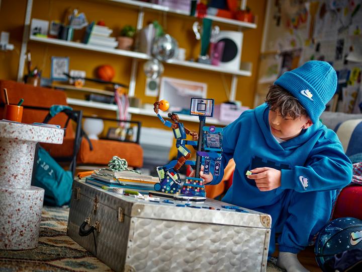 Actual product image LEGO Nike Slam Dunk