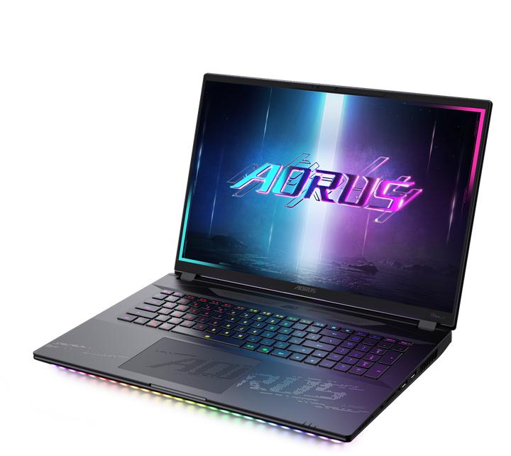 Actual product image Gigabyte Aorus Master 18 RTX 5090 (18", 4000 GB, 64 GB, DE, Intel Core Ultra 9 275HX)