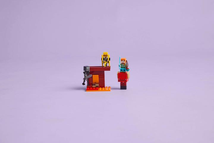 Actual product image LEGO Das Lava-Duell im Nether (21266, LEGO Minecraft)
