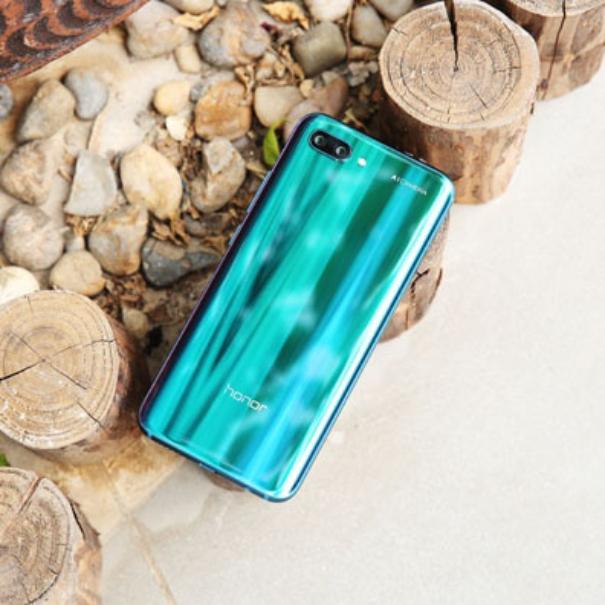 Produktbild Honor 10 (128 GB, Phantom Green, 5.80", Dual SIM, 4G)