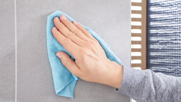 Produktbild tesa EXXCELLENT WC-Bürstengarnitur inkl. Klebelösung ohne Bohren