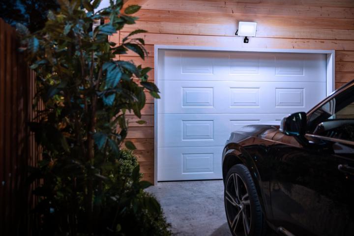 Produktbild Philips Outdoor Ultra-Efficient Flutlicht Lois (4500 lm, IP65)