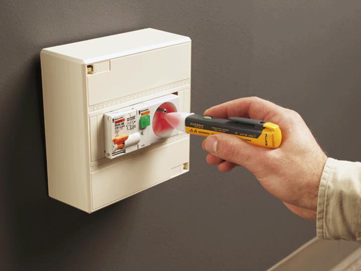 Actual product image Fluke VoltAlert voltage tester (CAT IV 1000V)