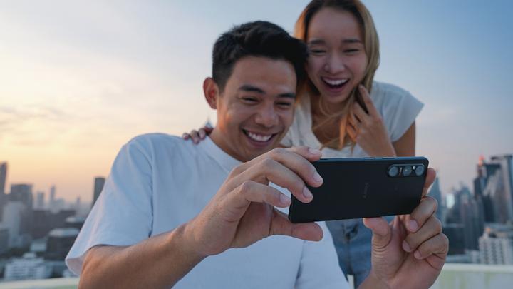 Produktbild Sony Xperia 1 V (256 GB, Platinum Silver, 6.50", Hybrid Dual SIM, 48 Mpx, 5G)