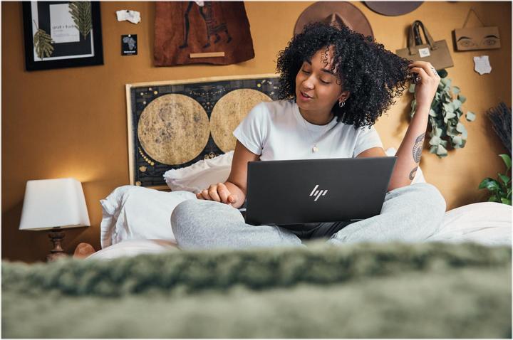 Produktbild HP Envy x360 15-ey0650nz (15.60", 1000 GB, 16 GB, CH, AMD Ryzen 7 5825U)