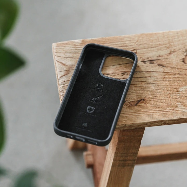 Actual product image Woodcessories BioCase (Apple iPhone 14)