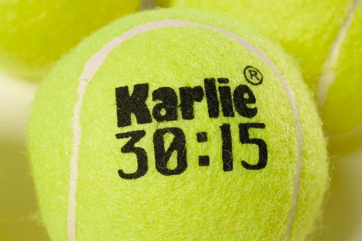 Immagine prodotto Karlie Tamburo giocattolo con 12 palle da tennis (Palla giocattolo per cani)