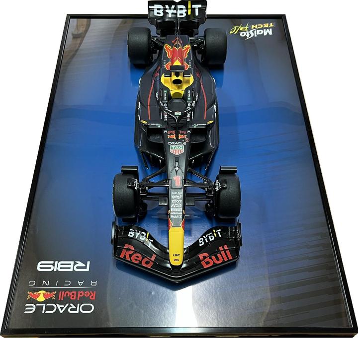 Actual product image Maisto F1 photo frame with RB model #1 Verstappen