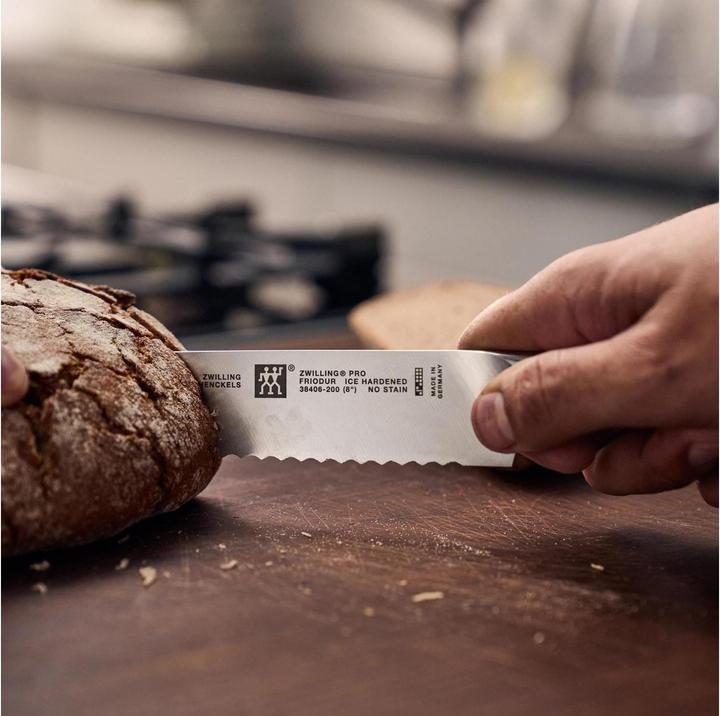 Actual product image Zwilling Pro (20 cm)