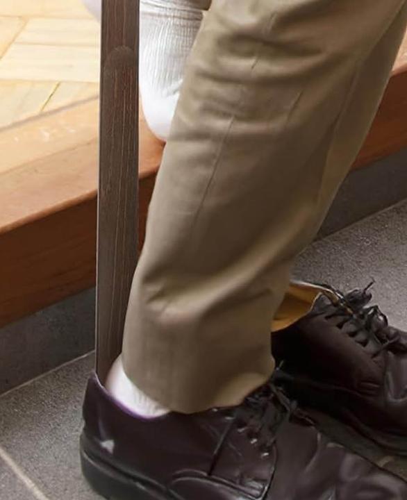 Image du produit Esmée Magnetischer Schuhlöffel in Walnuss Optik, 55 cm