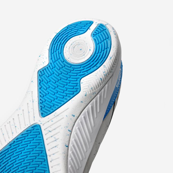 Actual product image Kipsta Kids football indoor shoes futsal - Eskudo 500 beige/blue (34)