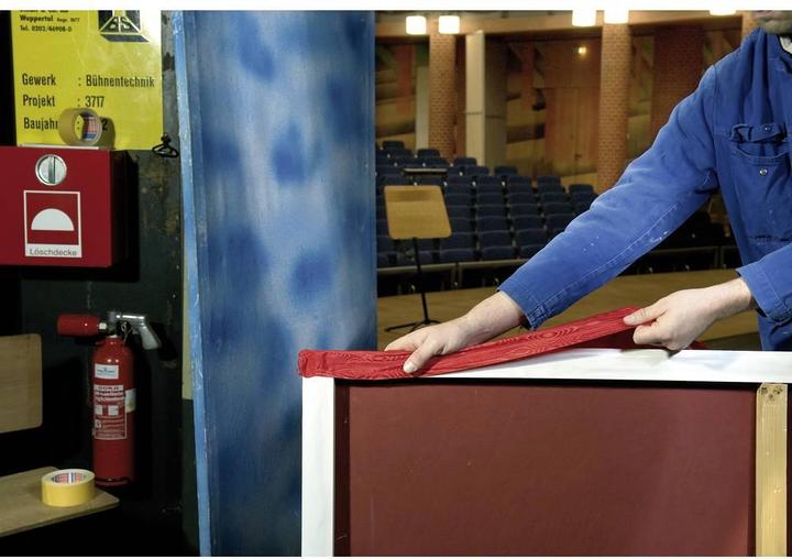 Produktbild tesa fix 4939 - Doppelseitiges Universal-Verlegeband zum temporären Fixieren von Bodenbelägen (50 mm)