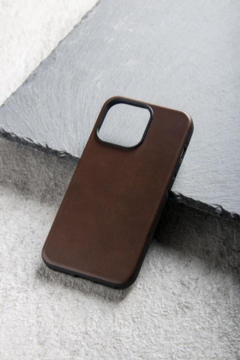 Actual product image Nomad Back Cover Modern Leather iPhone 14 Plus Brown (Apple iPhone 14 Pro Max)