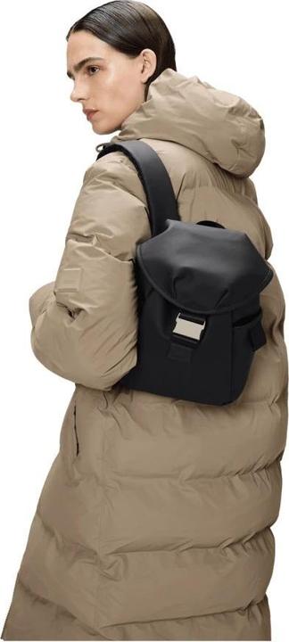 Produktbild Rains Valera Schwarzer Eimer-Rucksack Mini (12 l)