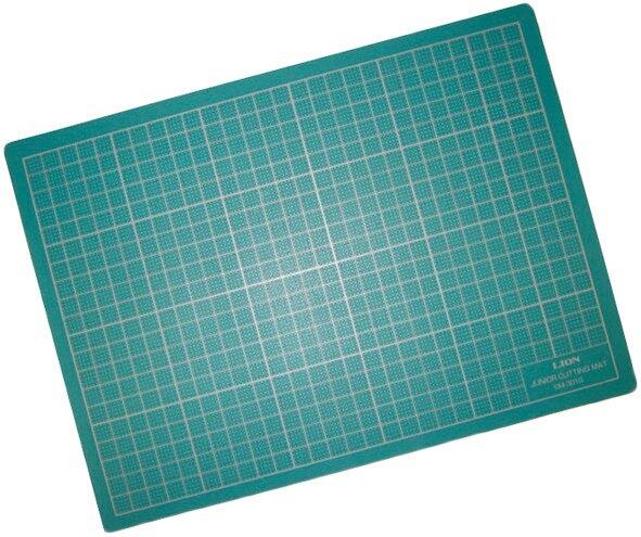 Actual product image Lion JUNIOR - cutting mat (45 x 30 cm)