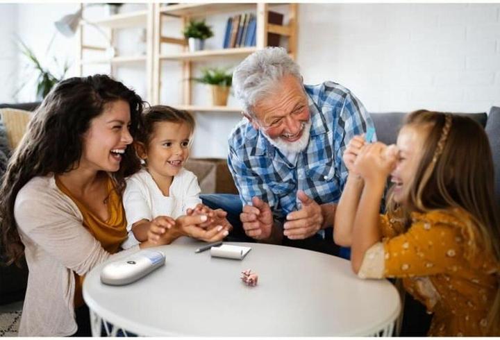 Produktbild Winning Moves Spiel der Schweine (Multilingual)