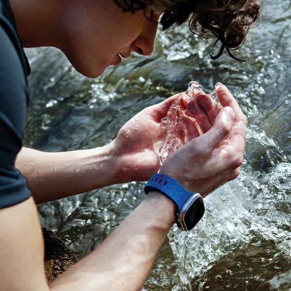 Produktbild Uniq pasek Stride Apple Watch Series 1/2/3/4/5/6/7/8/9/SE/SE2/Ultra/Ultra 2 42/44/45/49mm FKM Rubber (42 mm, 44 mm, 45 mm, 49 mm)