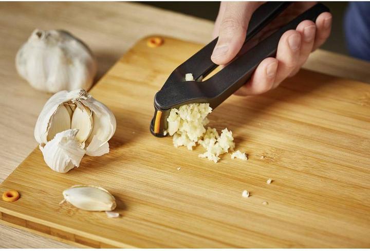 Produktbild Fiskars 1028361 Functional Form, Knoblauchpresse