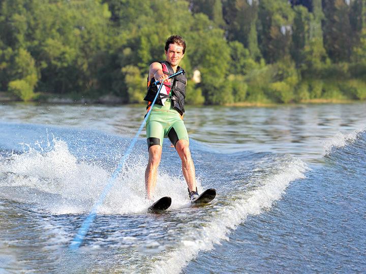 Immagine prodotto Smartbox Wakeboard, wakesurf o sci d'acqua sul Lago di Costanza (1 Persona)