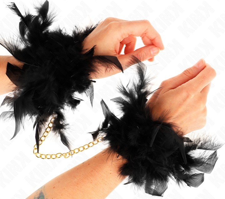 Actual product image Kink Spring Cuffs With Gold Chain Model 1