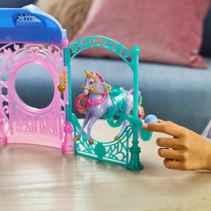 Produktbild Spin Master Unicorn Academy - Stall Spielset (inkl. Brunnen mit Licht- und Soundeffekten)
