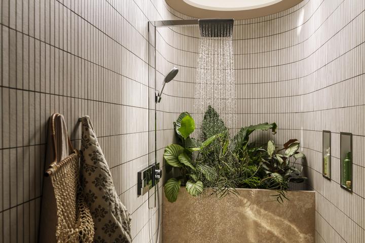 Produktbild hansgrohe Regendusche mit Thermostat, Handbrause und Power Rain Jets für maximalen Komfort