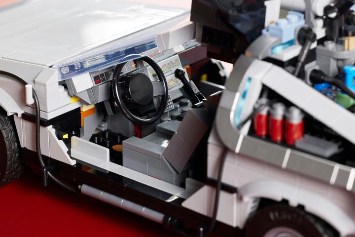 Produktbild LEGO Zeitmaschine aus Zurück in die Zukunft (10300, LEGO Icons, LEGO Seltene Sets)