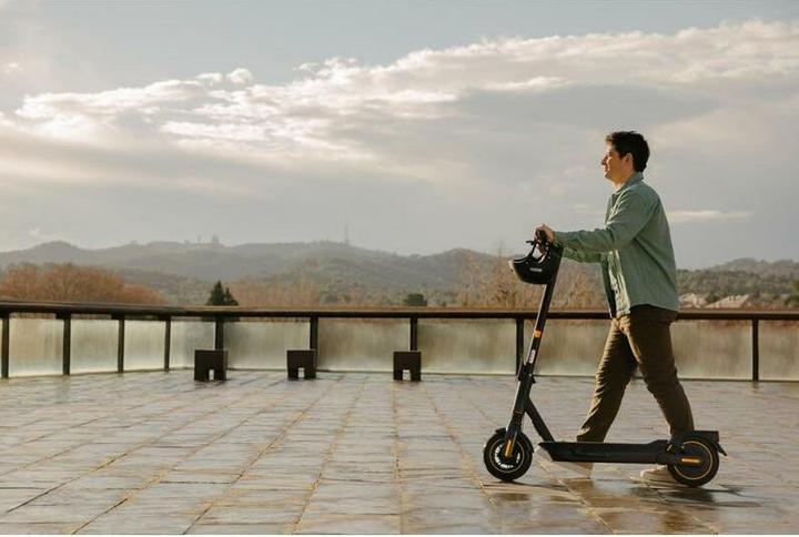 Actual product image Segway-Ninebot MAX G2 D (20 km/h, 70 km, 450 W)