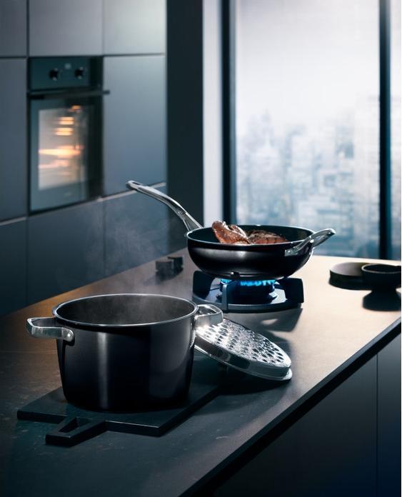 Produktbild WMF Fleischtopf schwarz (24 cm, Kochtopf, Stahl)